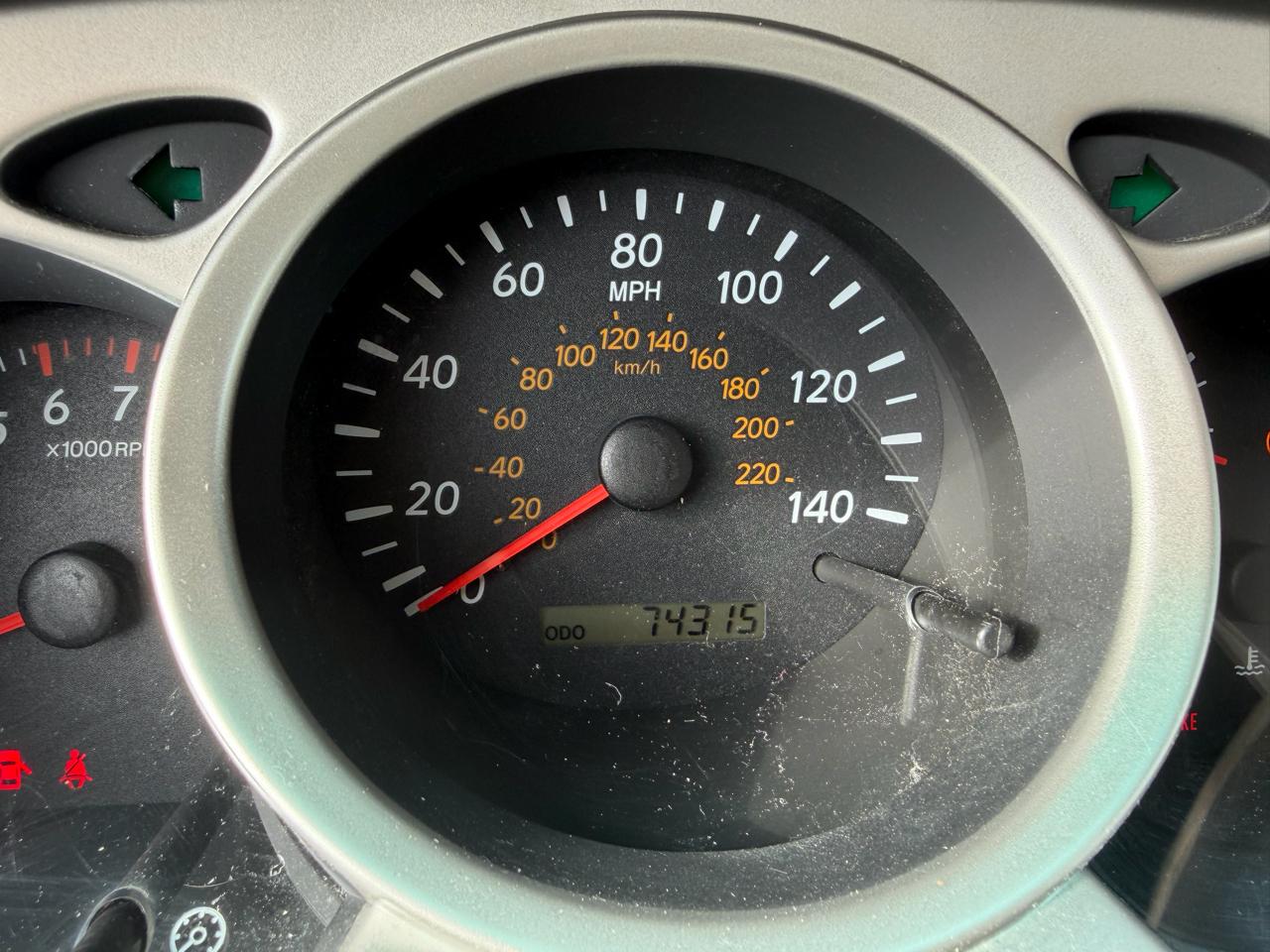 Toyota Highlander Sport 4D SUV FWD 2006