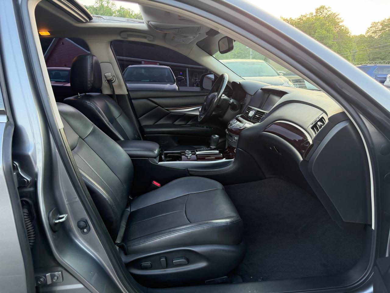 Infiniti Q70 37 2015