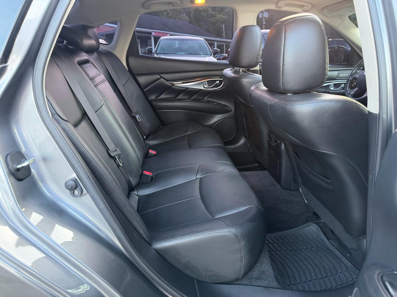 Infiniti Q70 37 2015