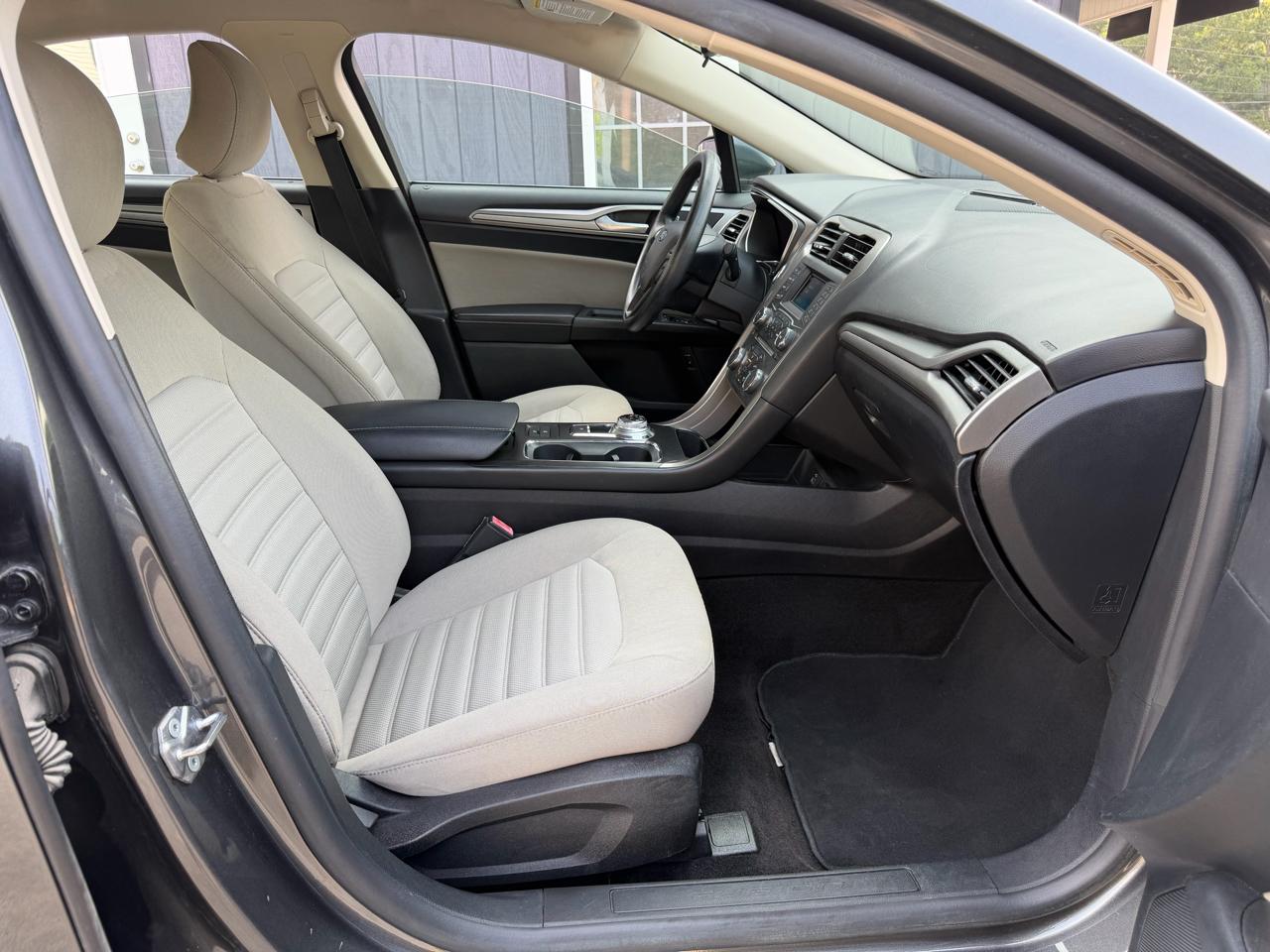 Ford Fusion Hybrid S 2018