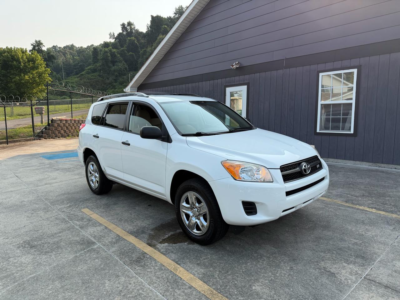 Toyota RAV4 Base V6 2WD 2009