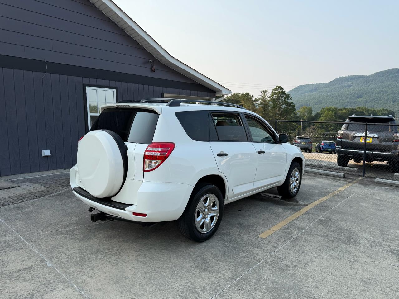 Toyota RAV4 Base V6 2WD 2009