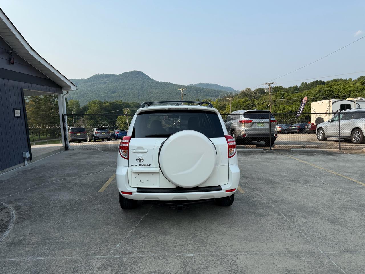 Toyota RAV4 Base V6 2WD 2009