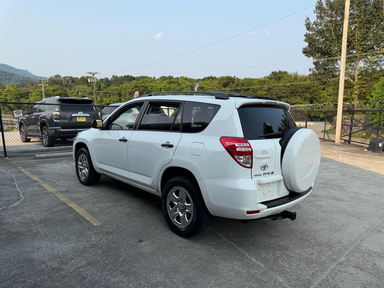 Toyota RAV4 Base V6 2WD 2009