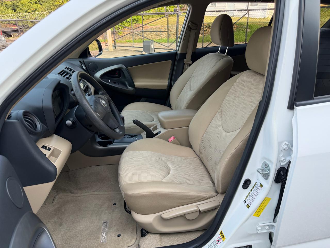 Toyota RAV4 Base V6 2WD 2009