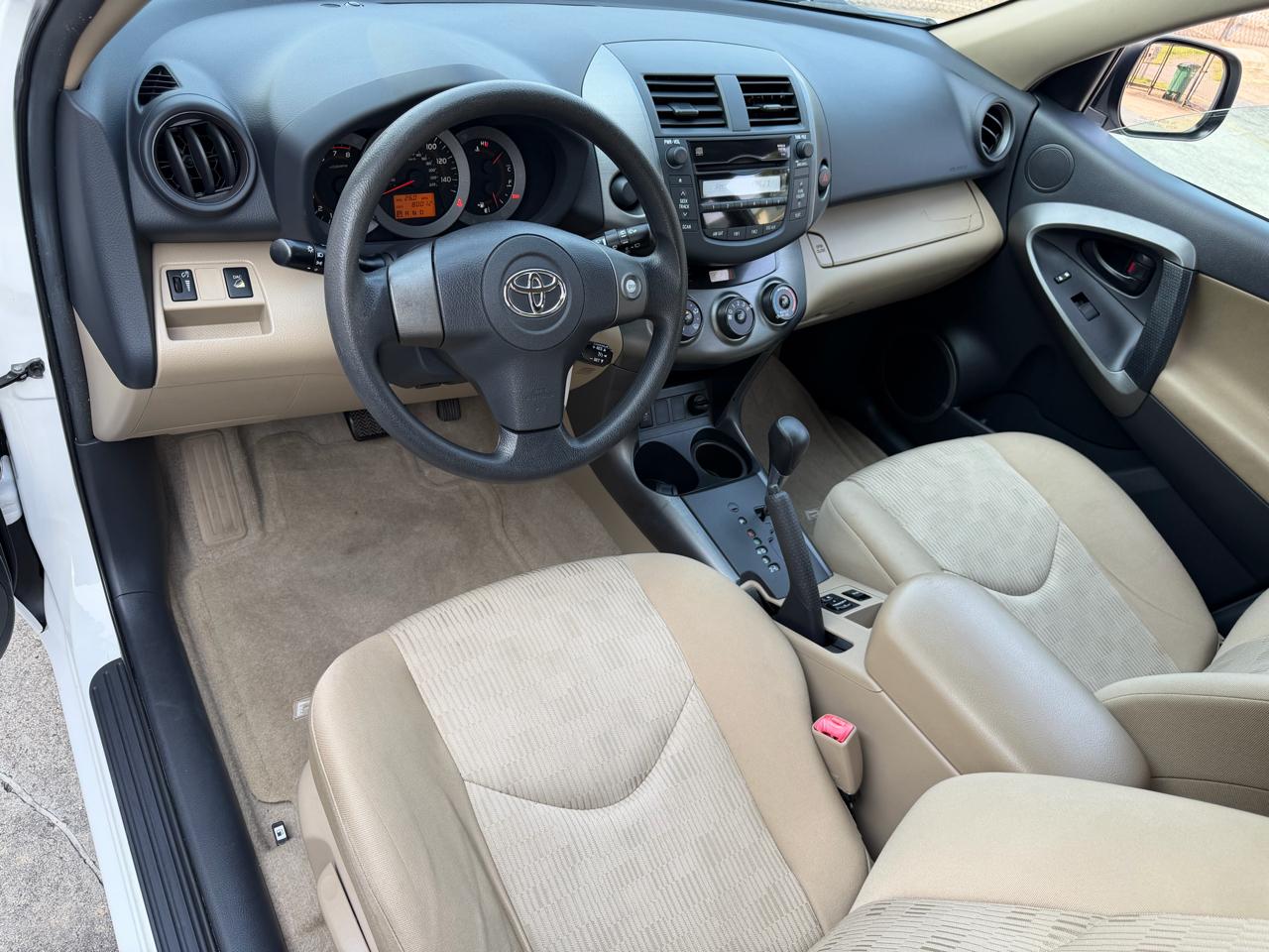 Toyota RAV4 Base V6 2WD 2009