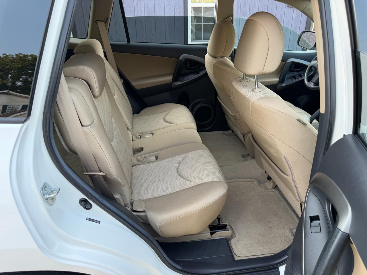 Toyota RAV4 Base V6 2WD 2009