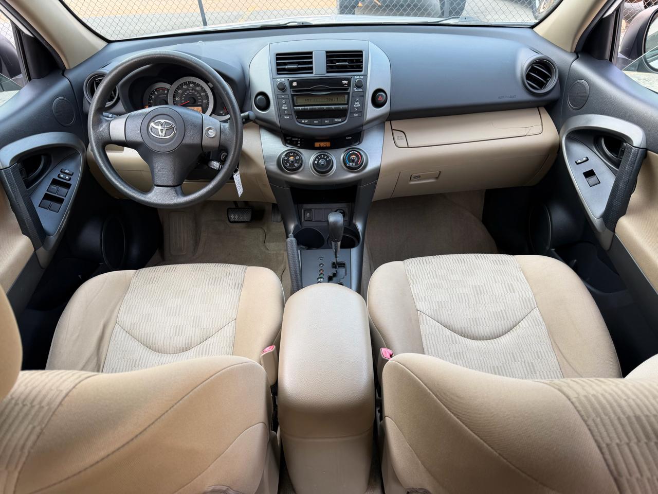 Toyota RAV4 Base V6 2WD 2009