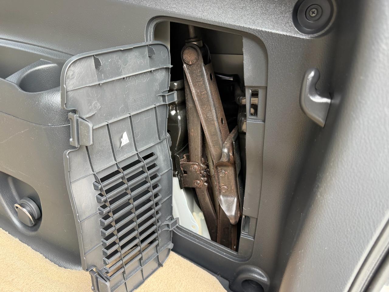 Toyota RAV4 Base V6 2WD 2009