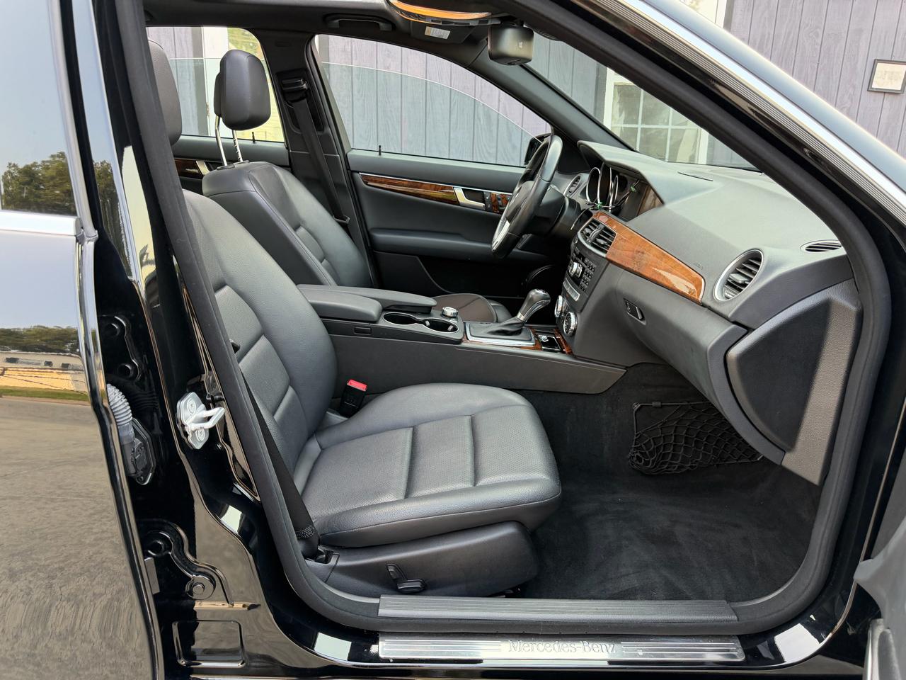 Mercedes-Benz C-Class C250 Luxury Sedan 2012