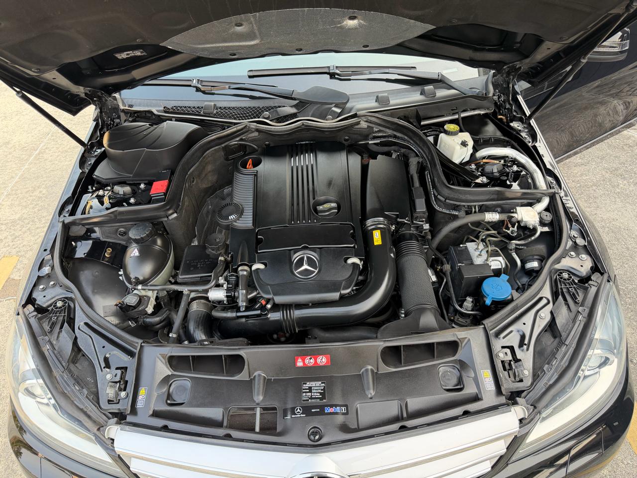 Mercedes-Benz C-Class C250 Luxury Sedan 2012
