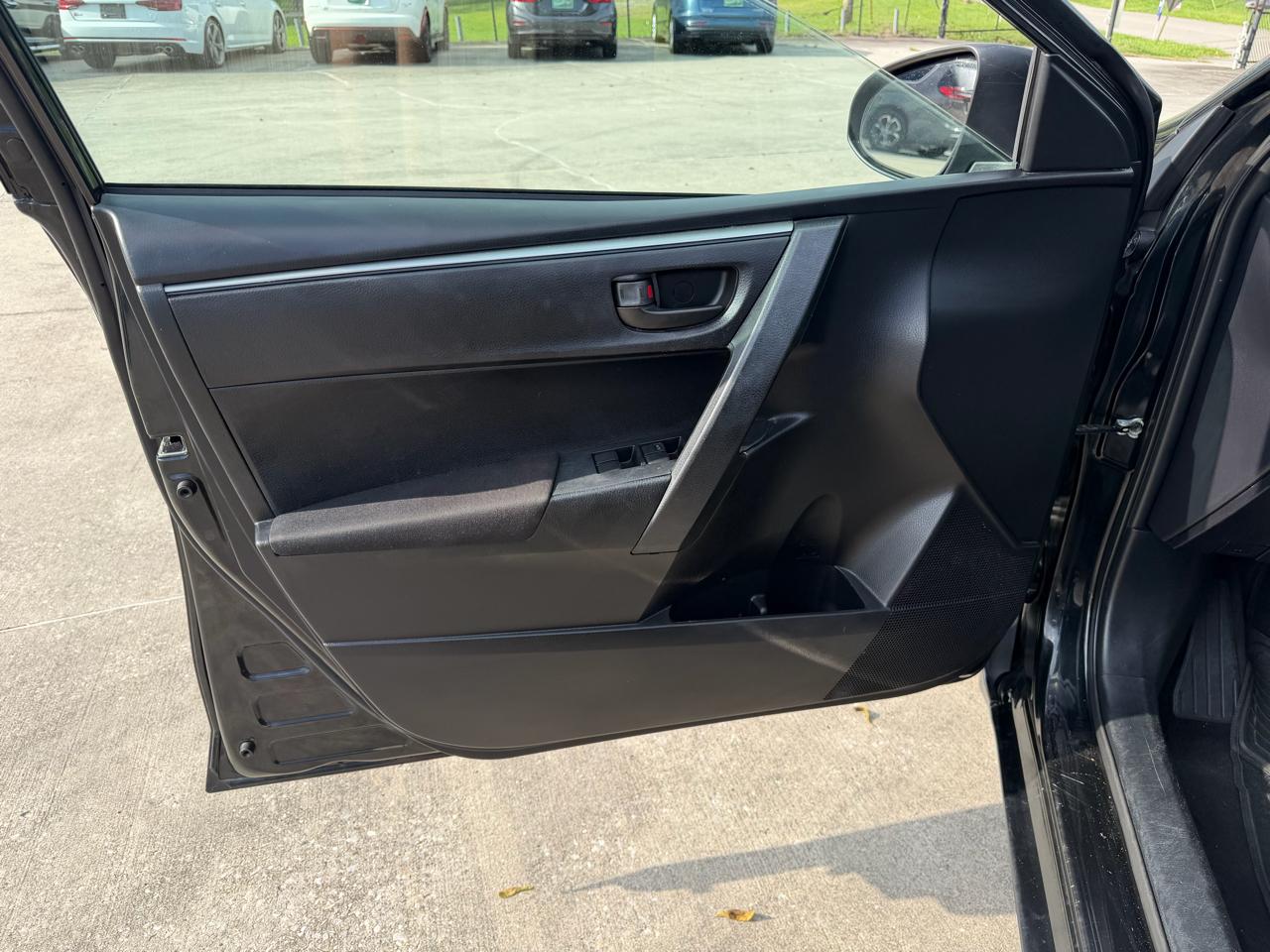 Toyota Corolla L 6-Speed MT 2015