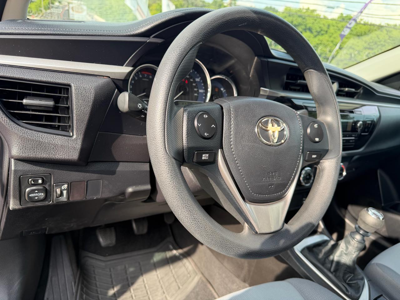 Toyota Corolla L 6-Speed MT 2015