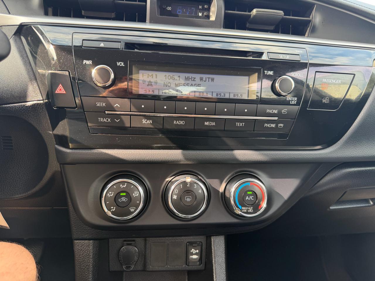Toyota Corolla L 6-Speed MT 2015