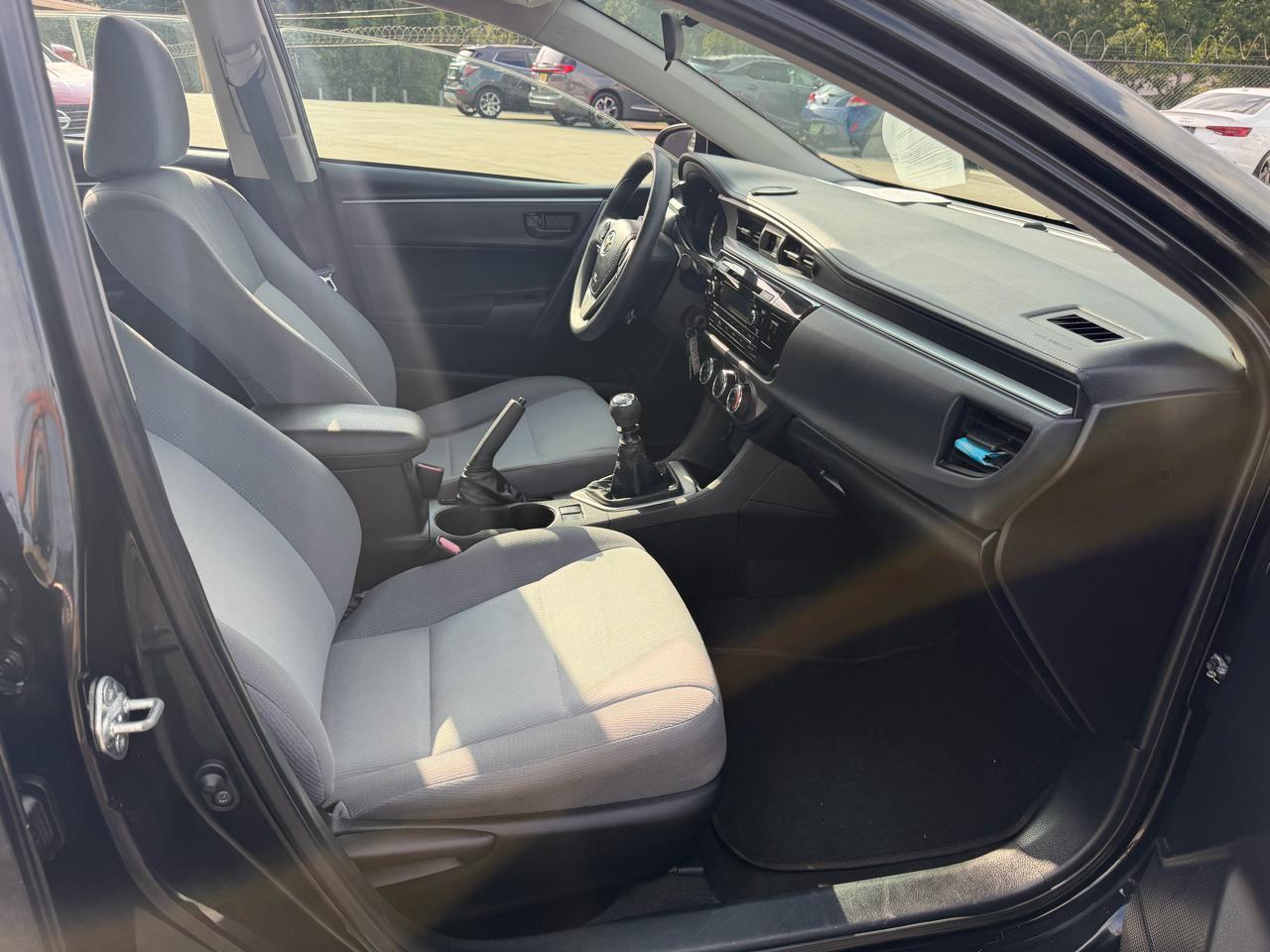 Toyota Corolla L 6-Speed MT 2015