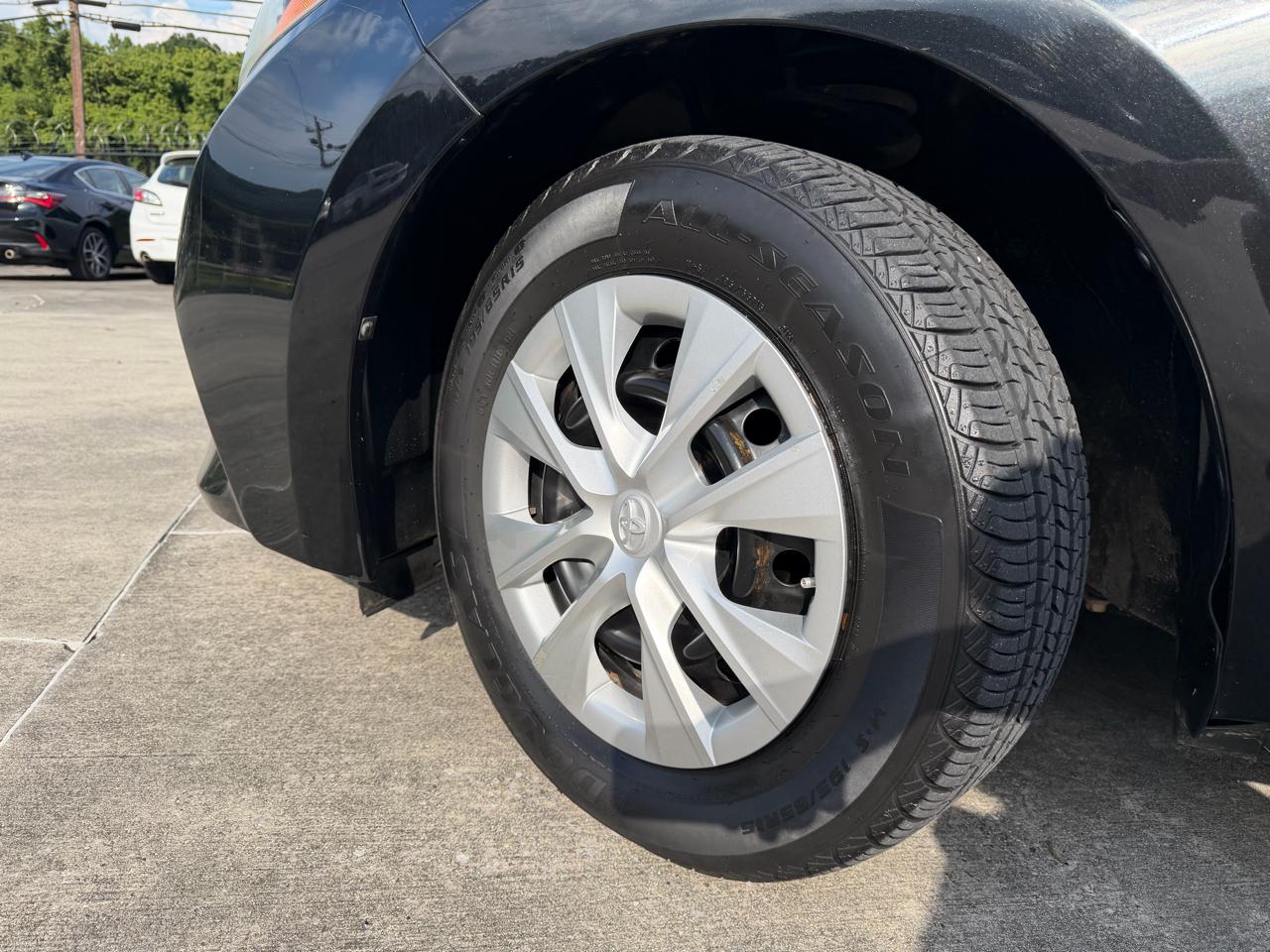 Toyota Corolla L 6-Speed MT 2015