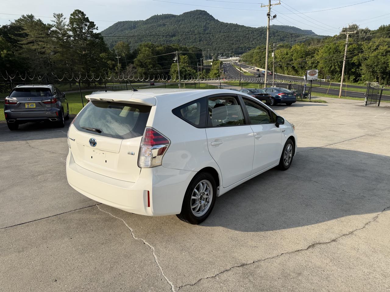 Toyota Prius V Two 2017
