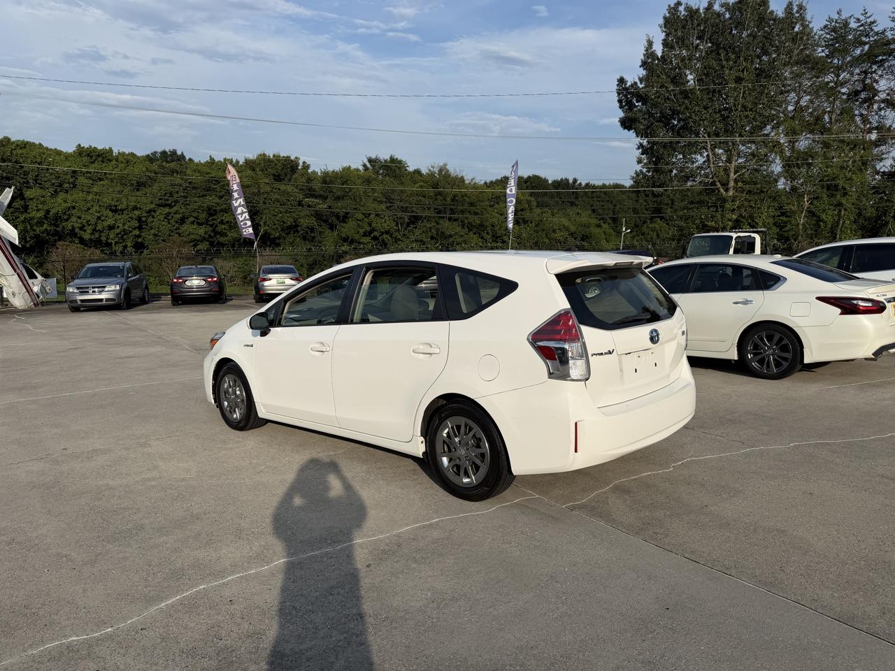 Toyota Prius V Two 2017