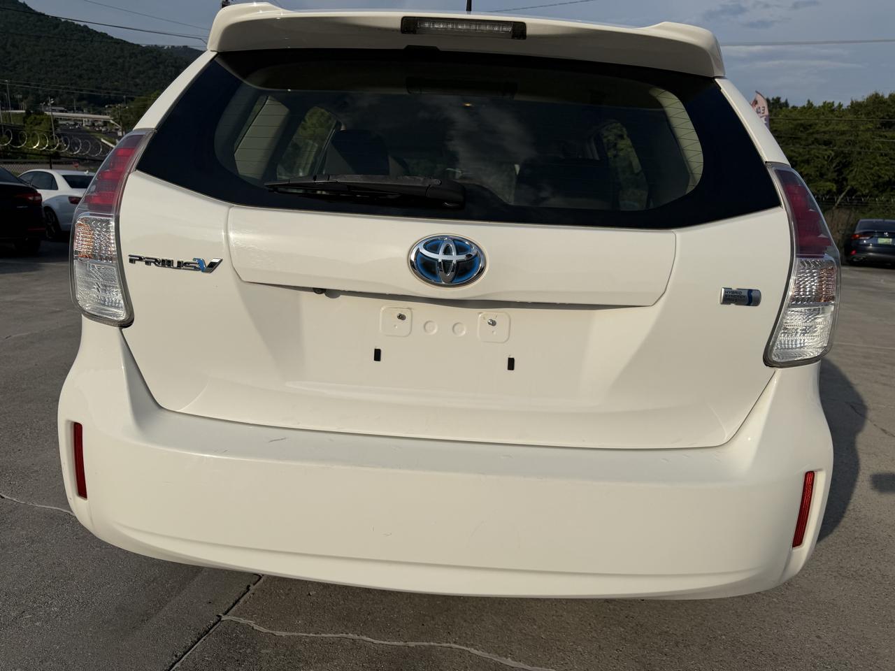 Toyota Prius V Two 2017