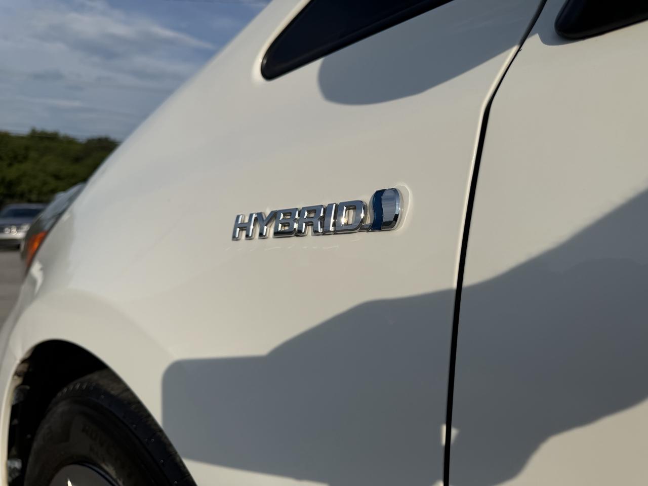 Toyota Prius V Two 2017