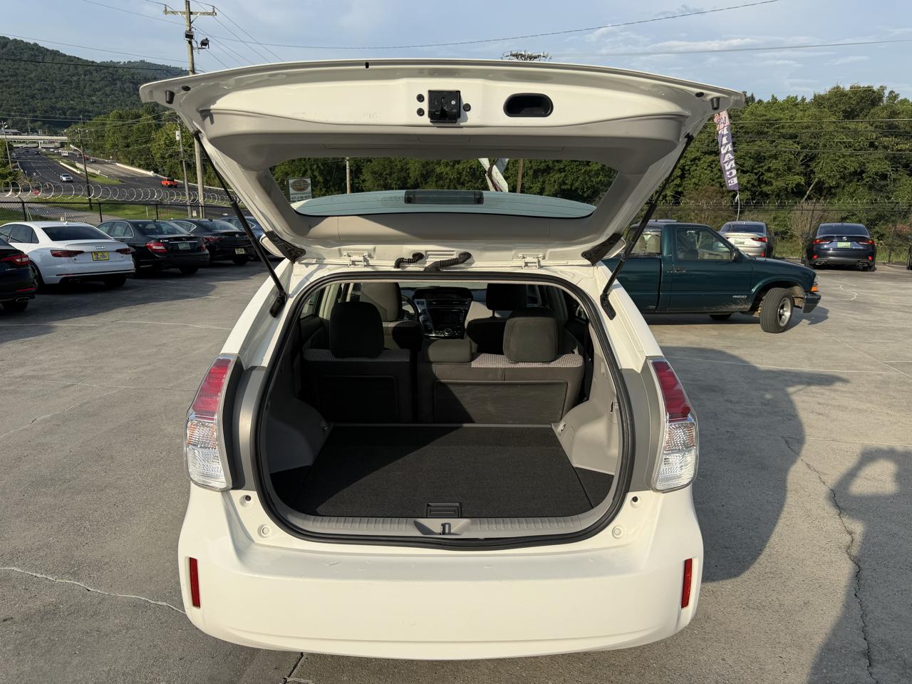 Toyota Prius V Two 2017