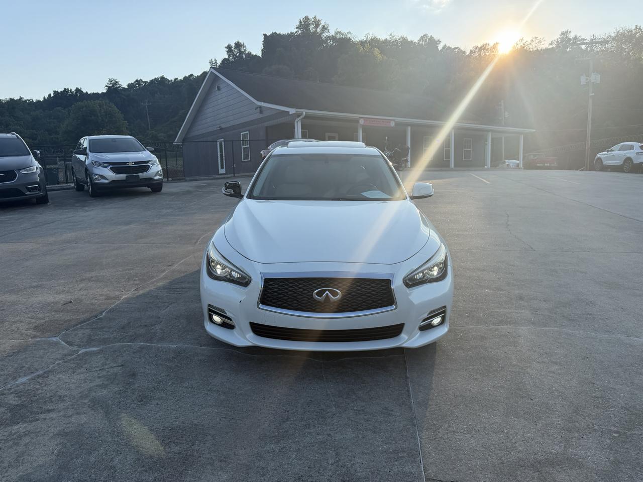Infiniti Q50 Premium AWD 2015