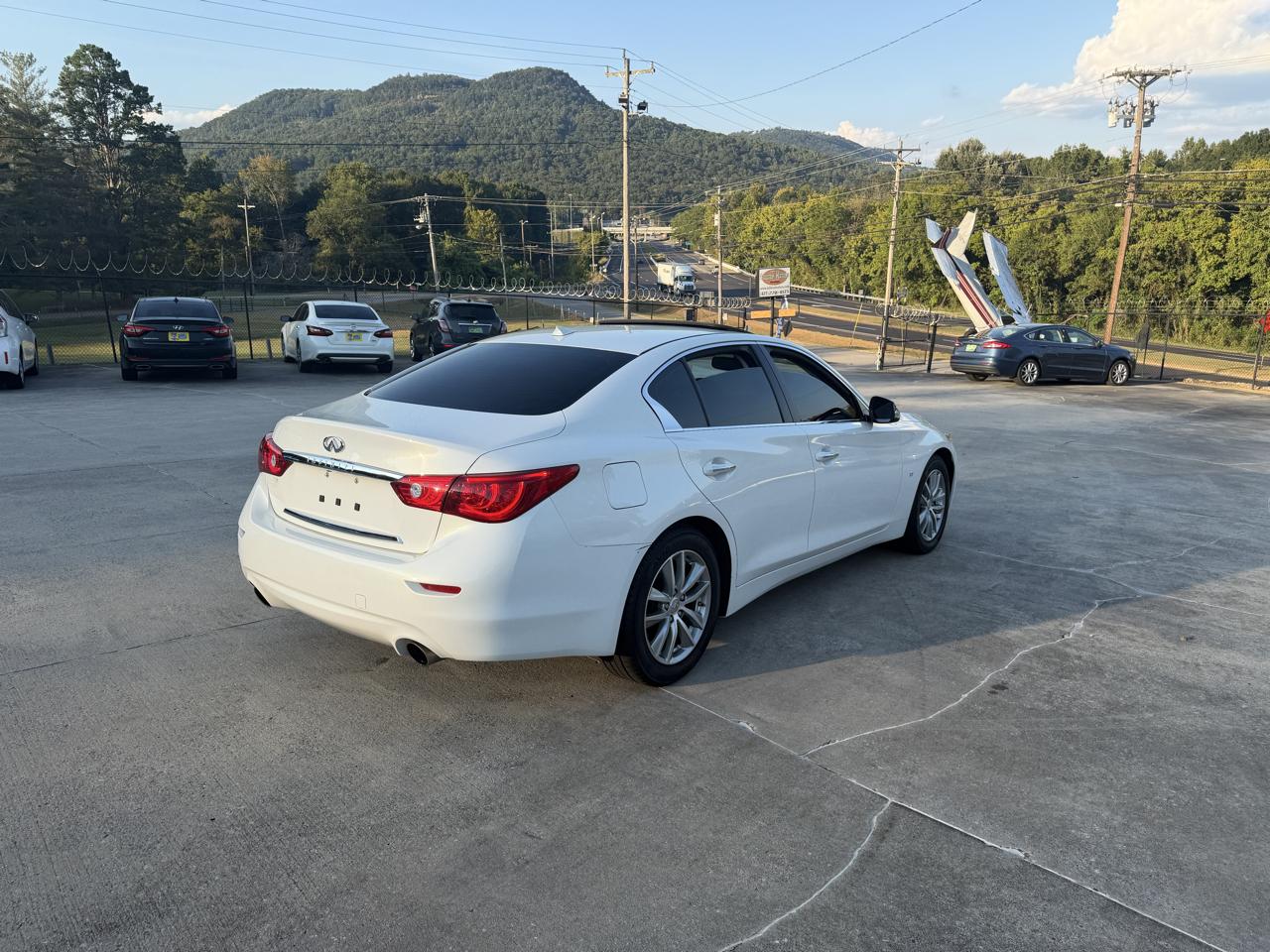 Infiniti Q50 Premium AWD 2015