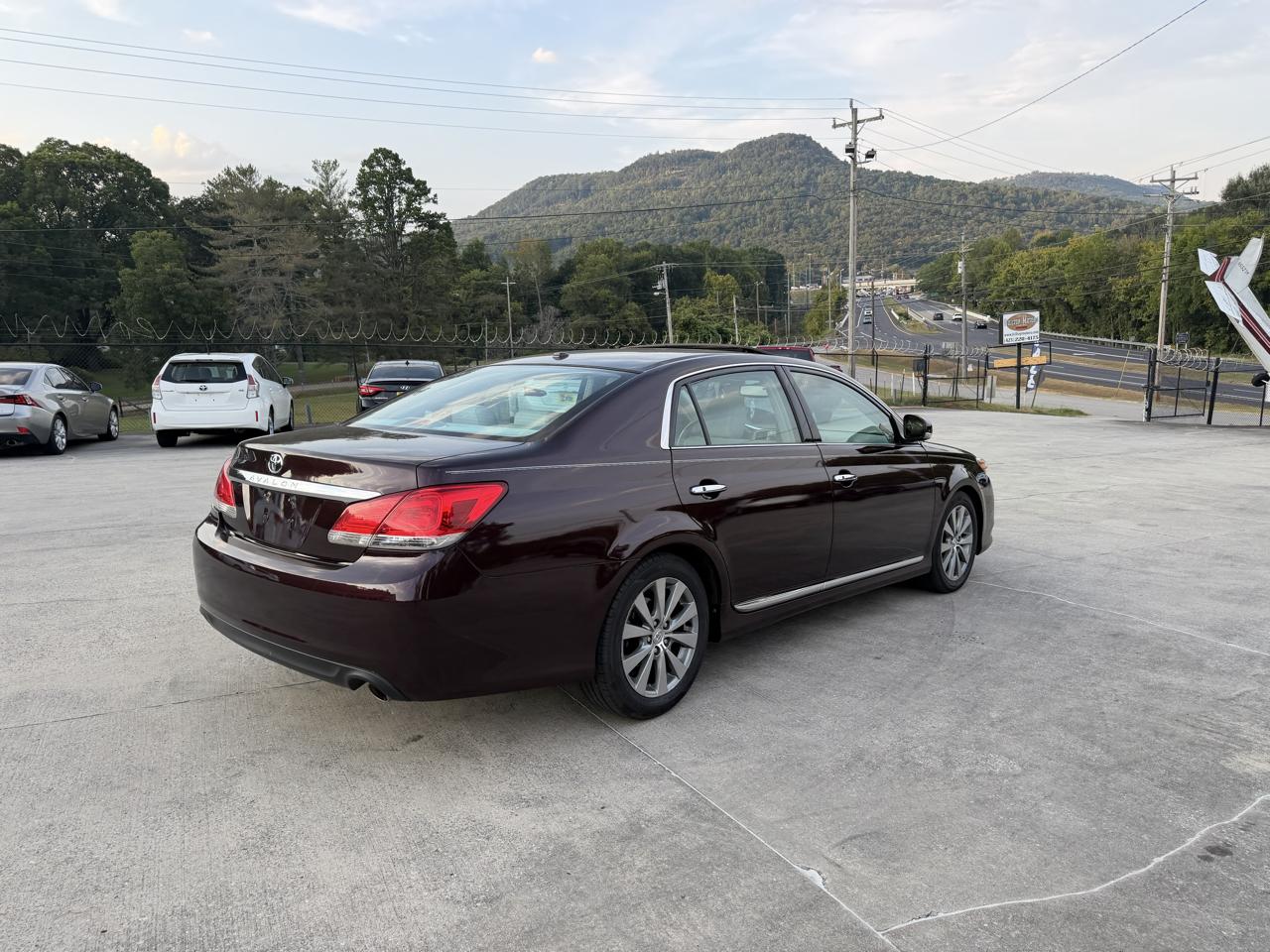 Toyota Avalon Limited 4D Sedan 2012