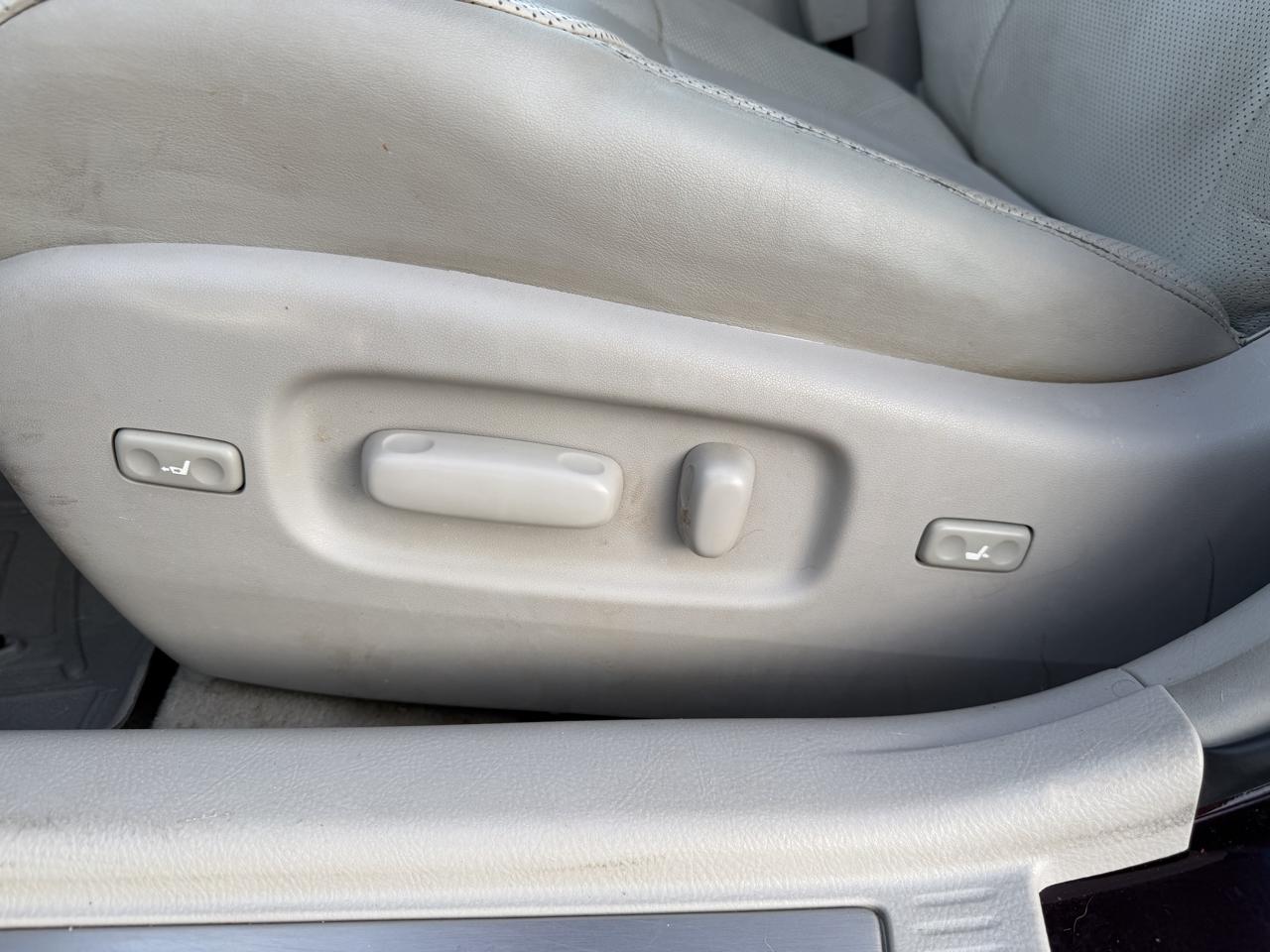 Toyota Avalon Limited 4D Sedan 2012