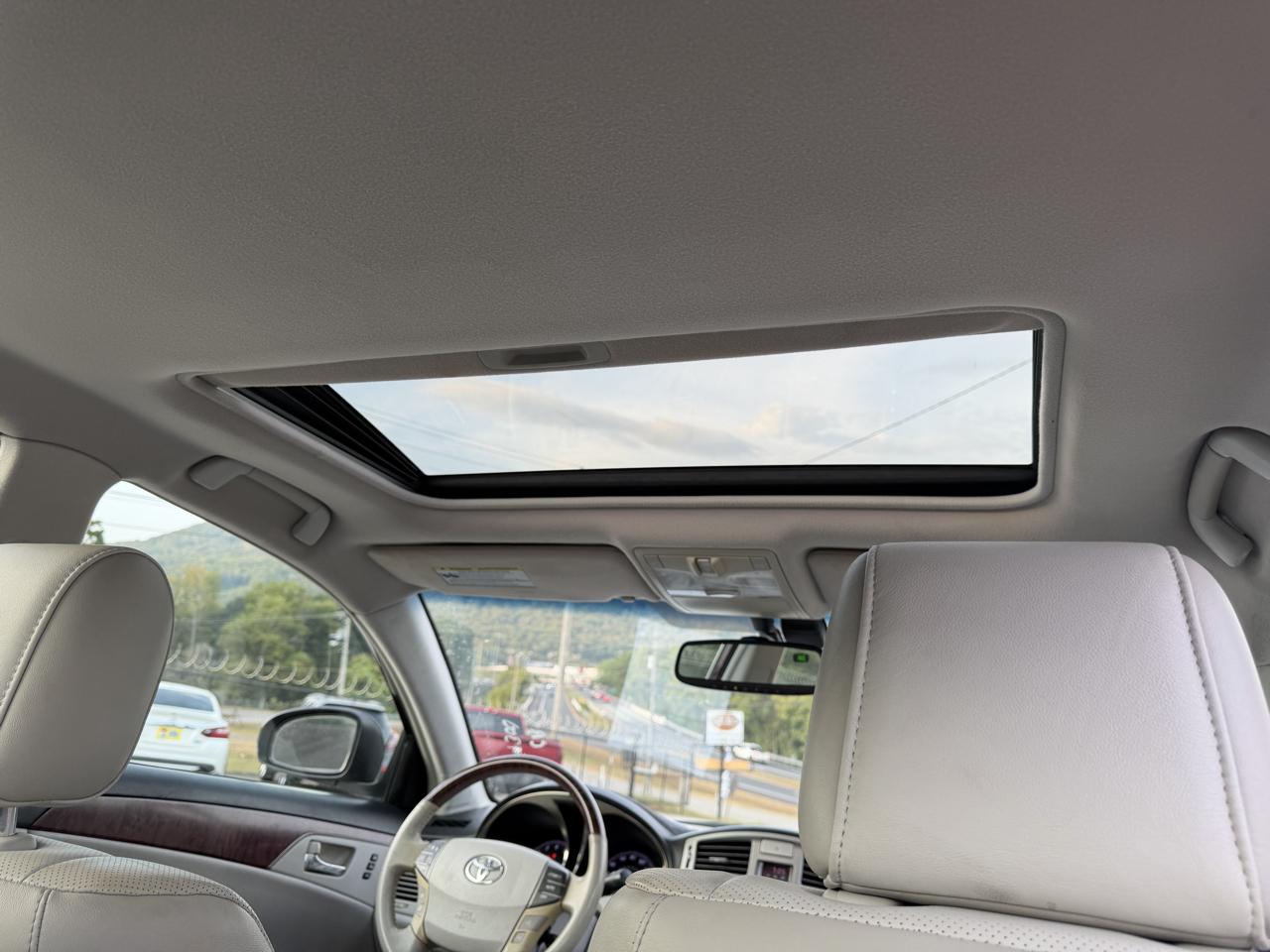 Toyota Avalon Limited 4D Sedan 2012