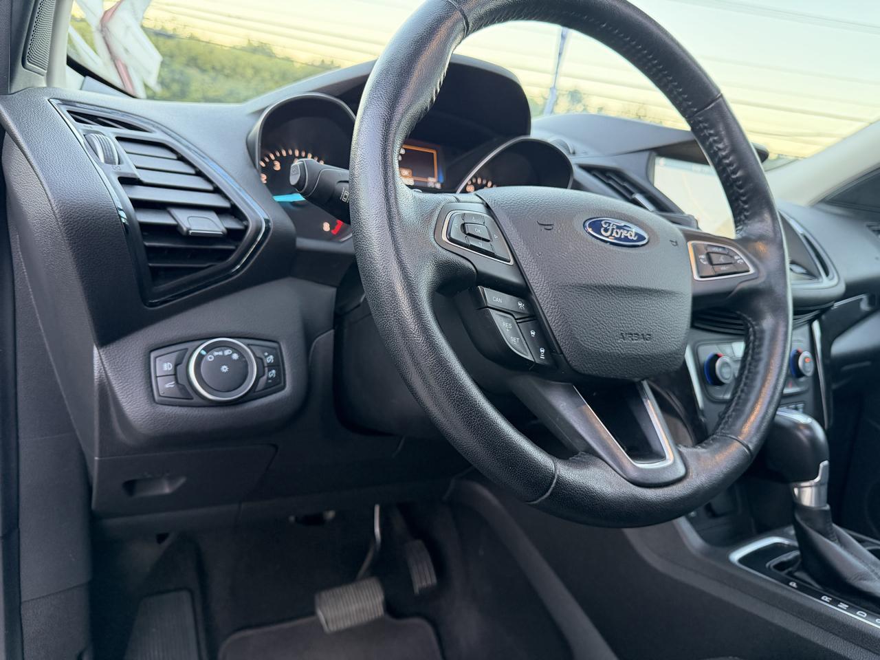 Ford Escape Titanium 4WD 2018