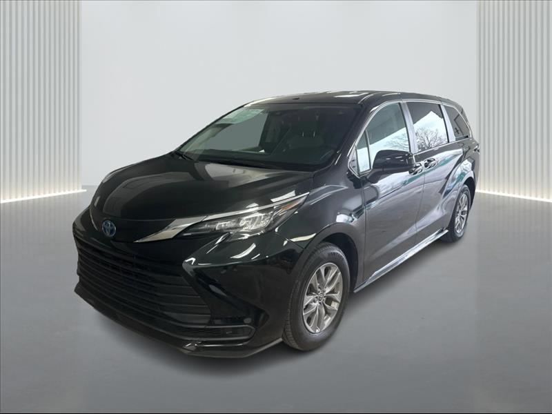 2024 Toyota Sienna LE 8-Passenger FWD