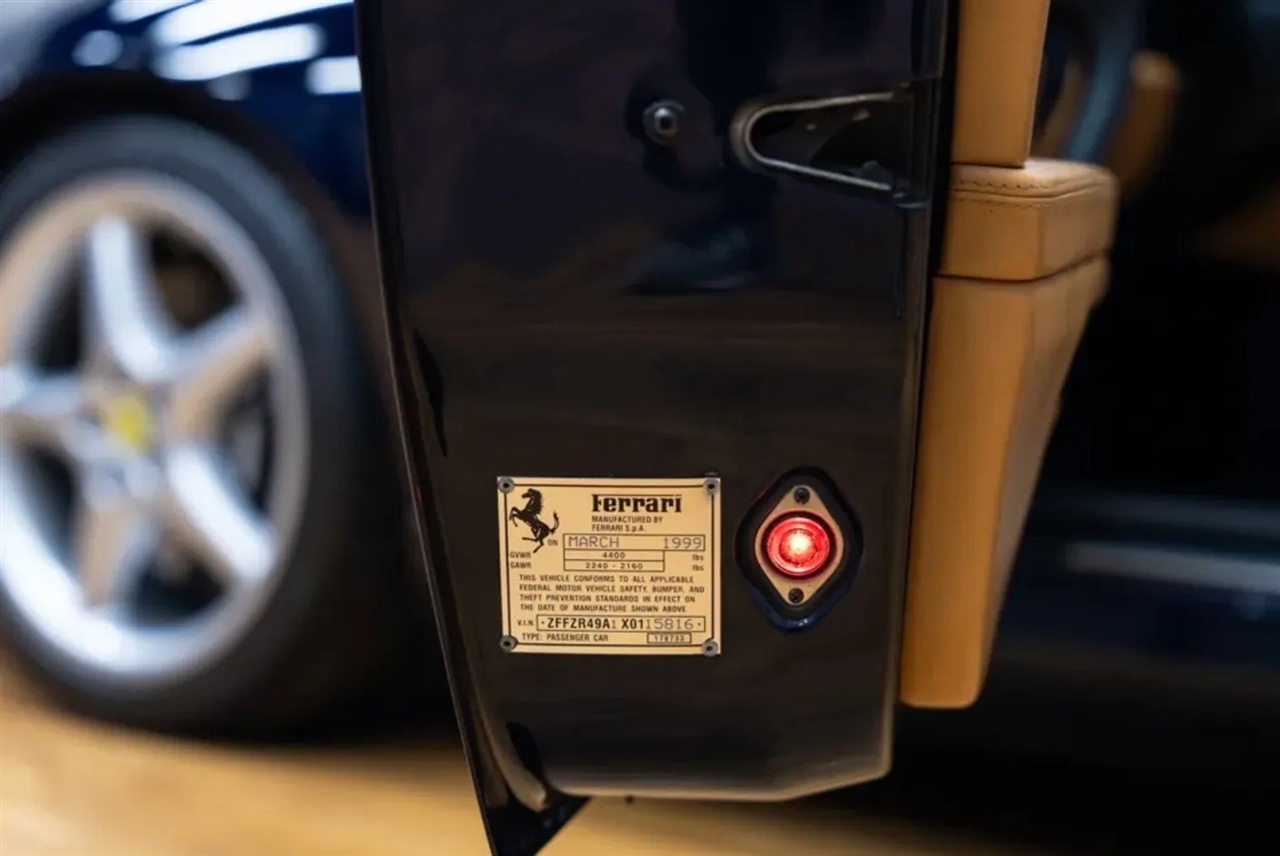 Ferrari 550 Maranello Base 1999