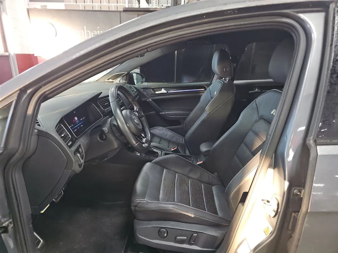 Volkswagen Golf R DCS and Navigation 7A 2019