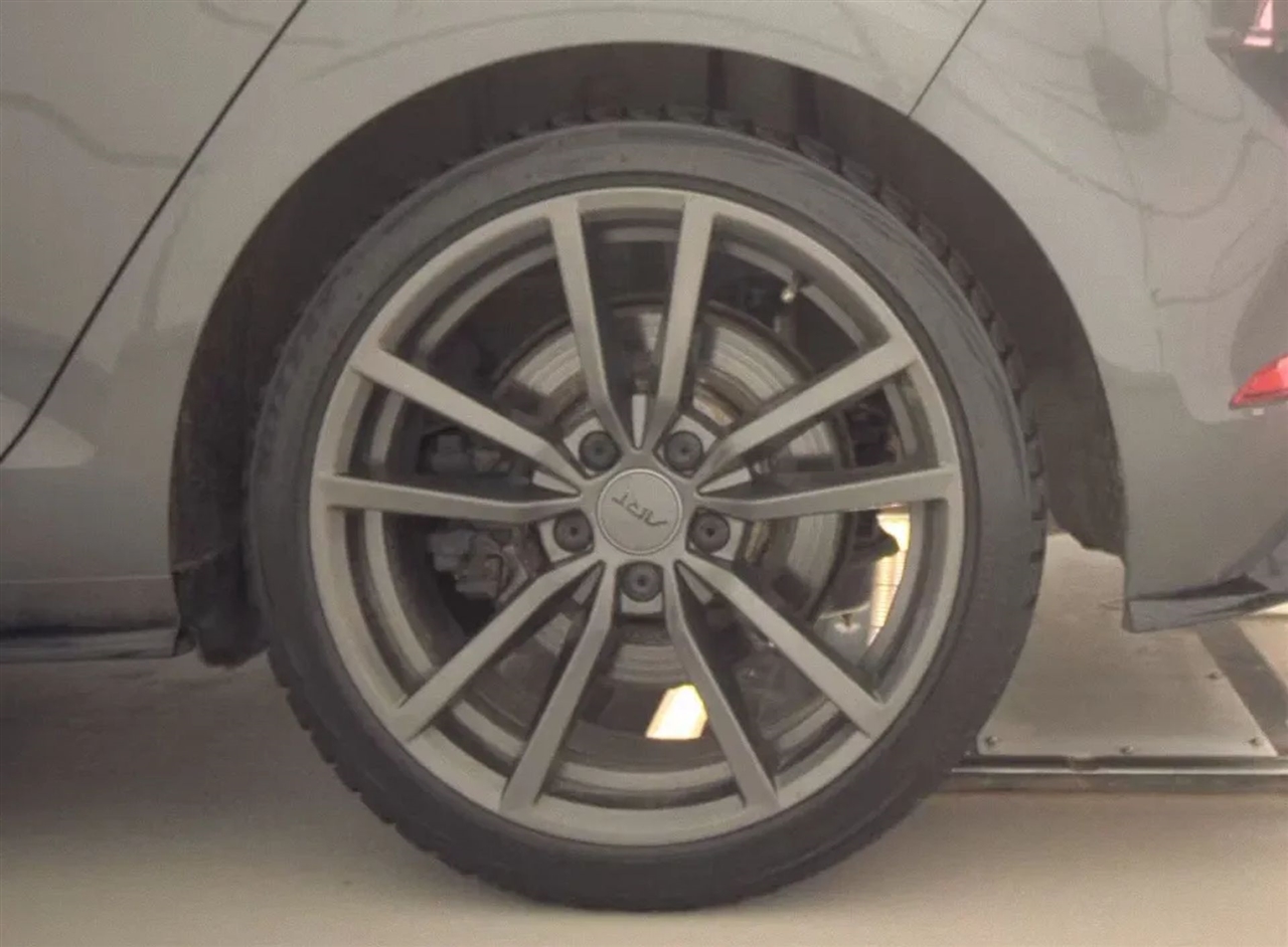 Volkswagen Golf R DCS and Navigation 7A 2019