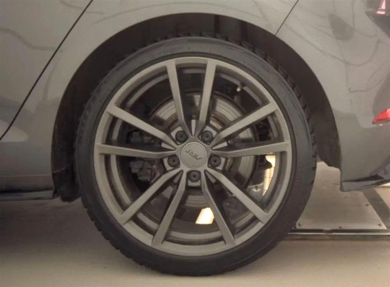 Volkswagen Golf R DCS and Navigation 7A 2019