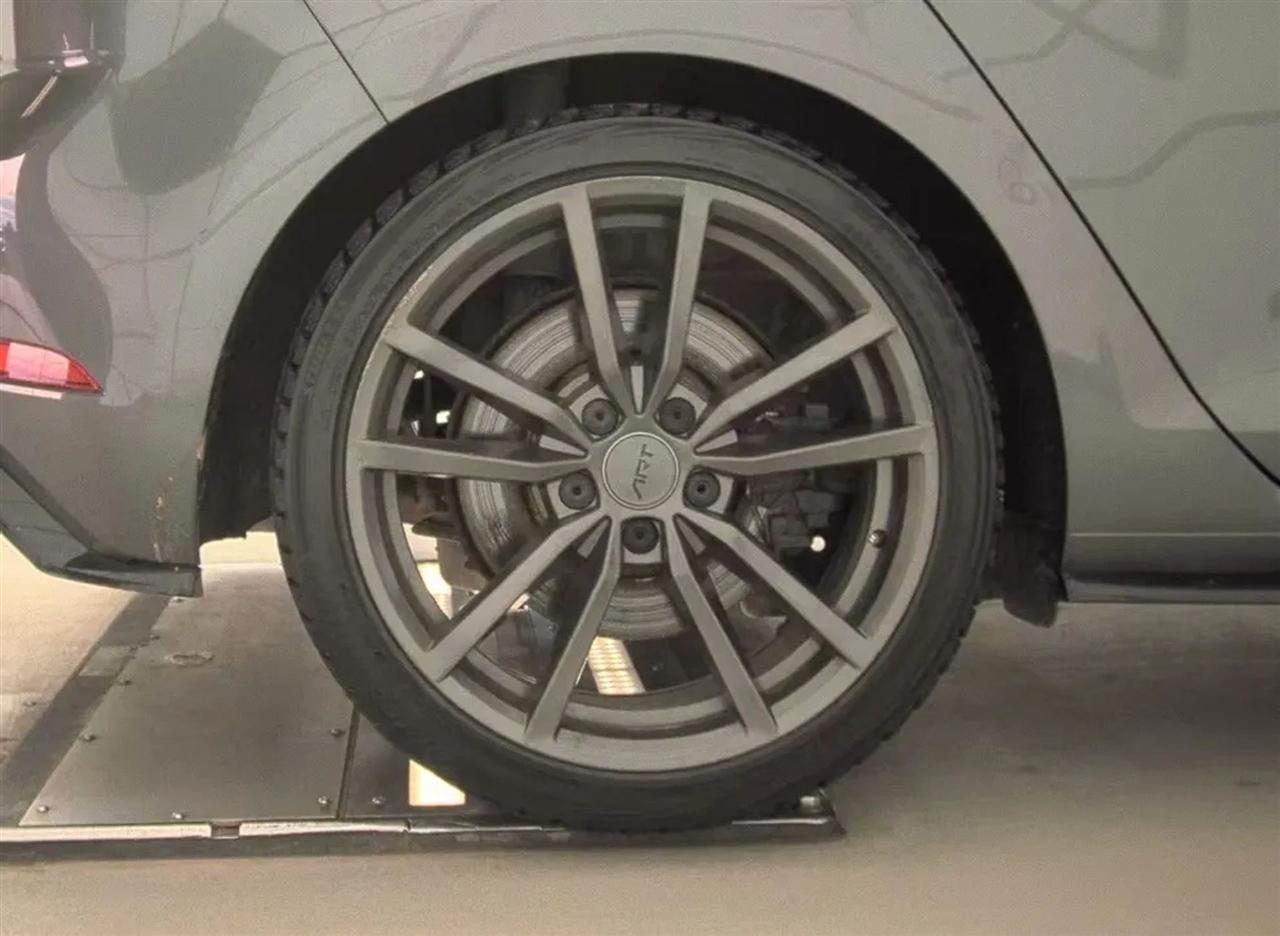 Volkswagen Golf R DCS and Navigation 7A 2019