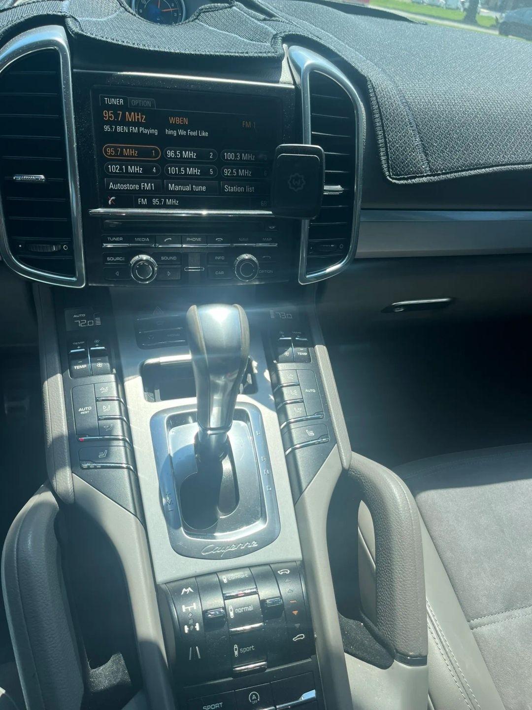 Porsche Cayenne GTS 2013