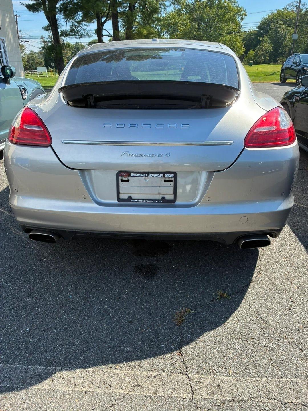 Porsche Panamera 4 2011
