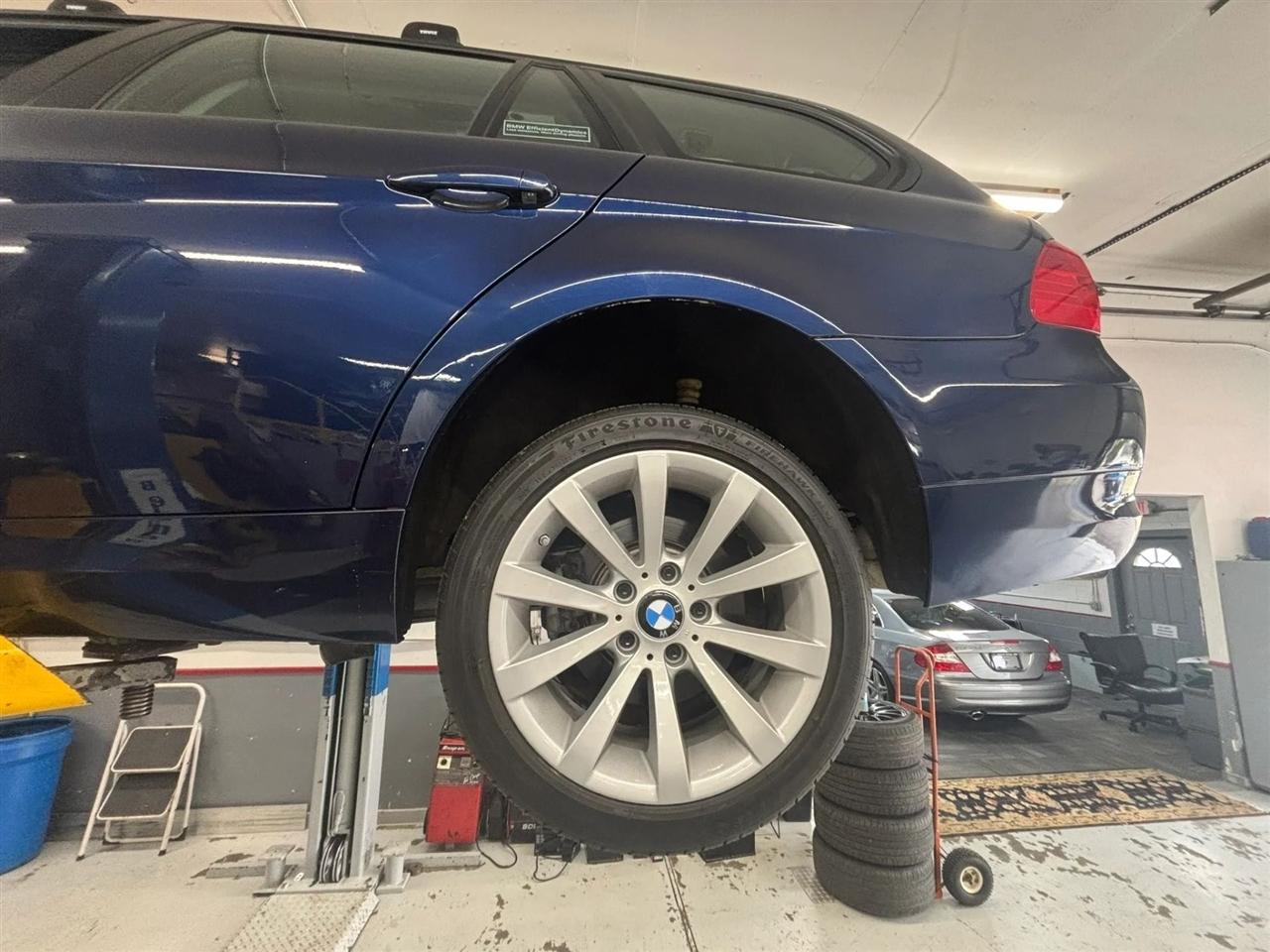 BMW 3-Series Sport Wagon 328i xDrive 2012