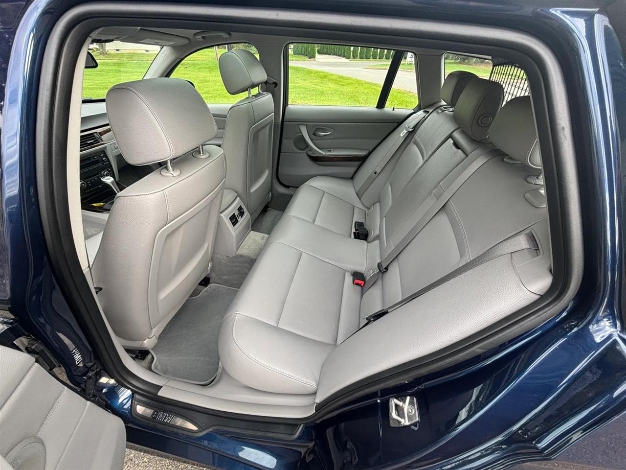BMW 3-Series Sport Wagon 328i xDrive 2012