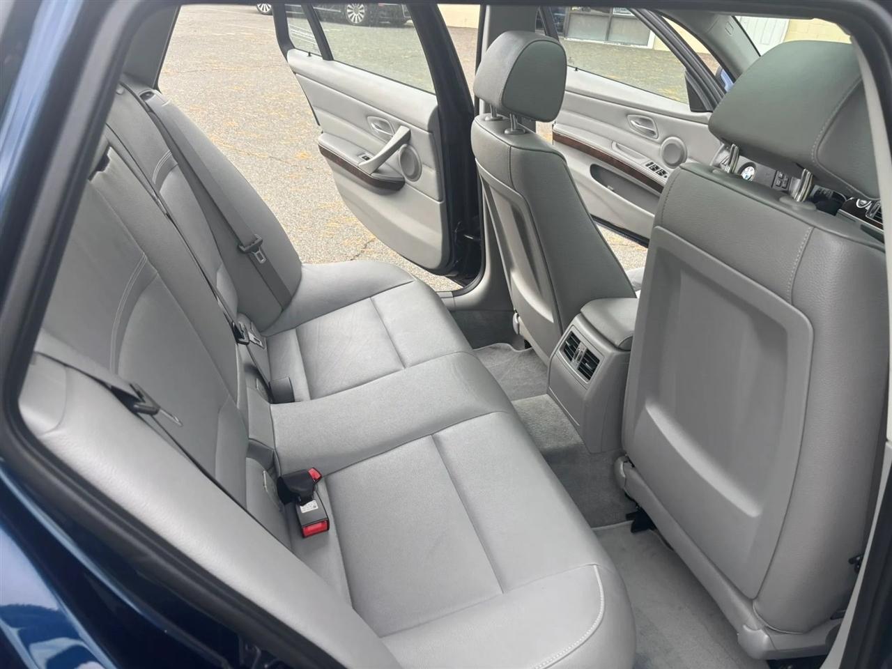 BMW 3-Series Sport Wagon 328i xDrive 2012