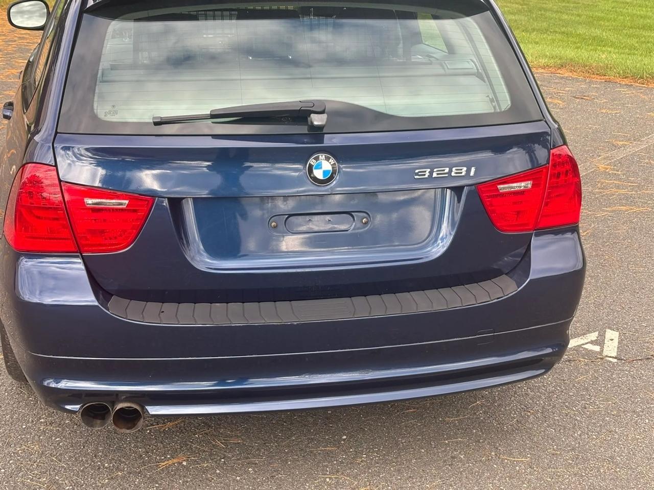 BMW 3-Series Sport Wagon 328i xDrive 2012