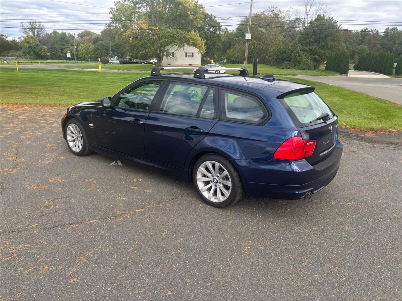 BMW 3-Series Sport Wagon 328i xDrive 2012