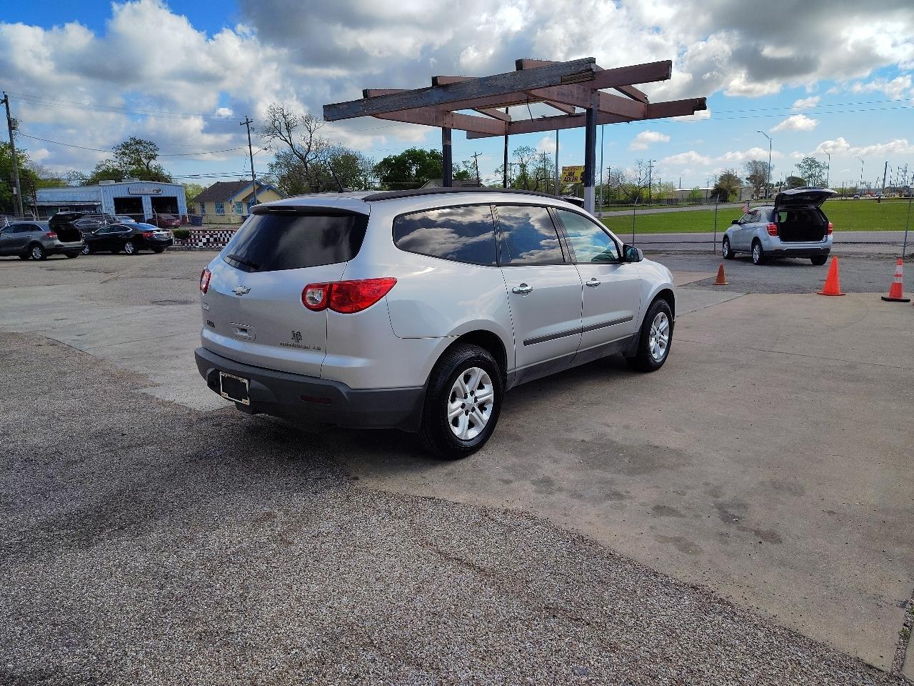 Chevrolet Traverse LS FWD w/PDC 2012