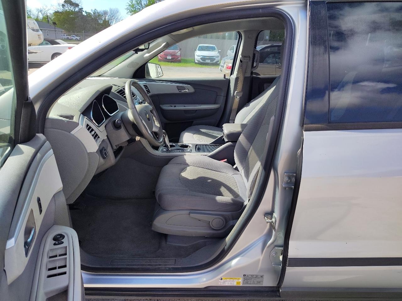 Chevrolet Traverse LS FWD w/PDC 2012