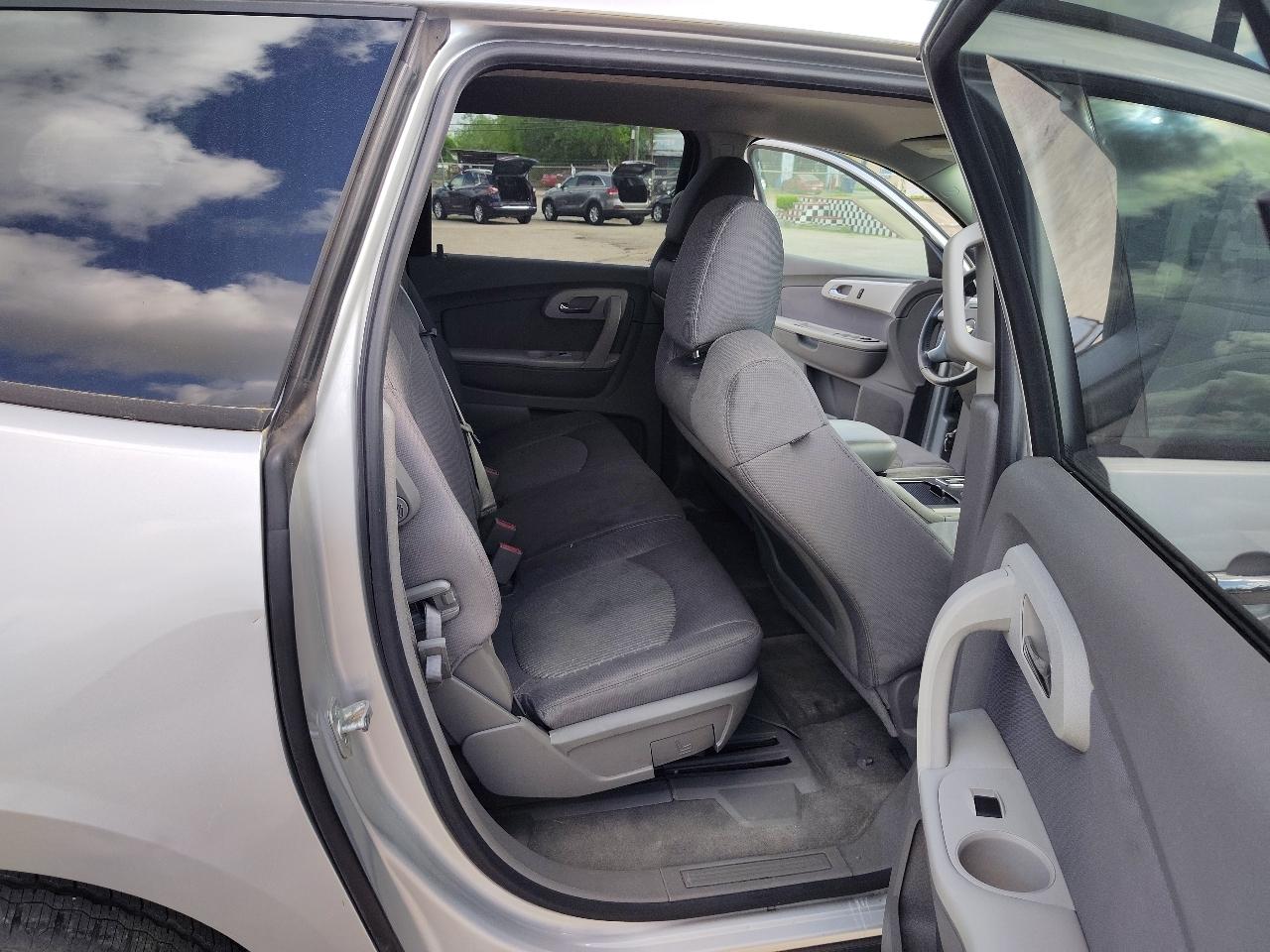 Chevrolet Traverse LS FWD w/PDC 2012