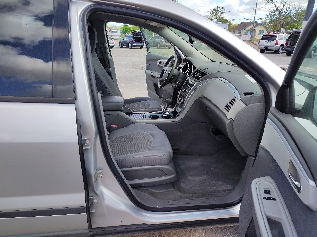 Chevrolet Traverse LS FWD w/PDC 2012