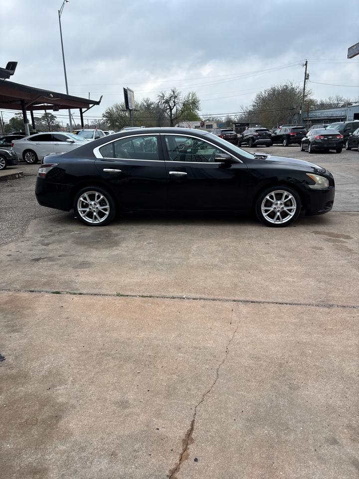 Nissan Maxima S 2013