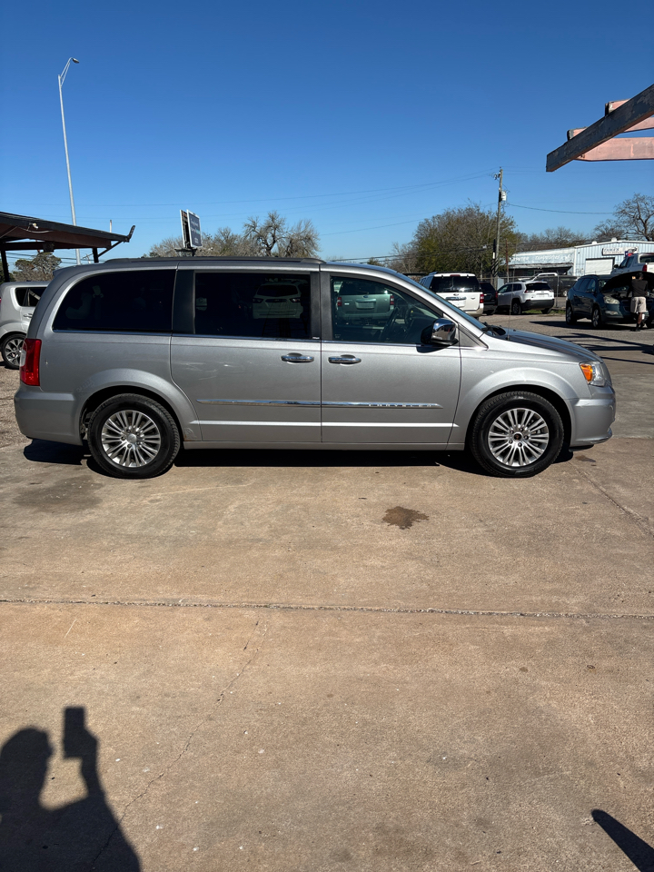 Chrysler Town & Country Touring-L 2014